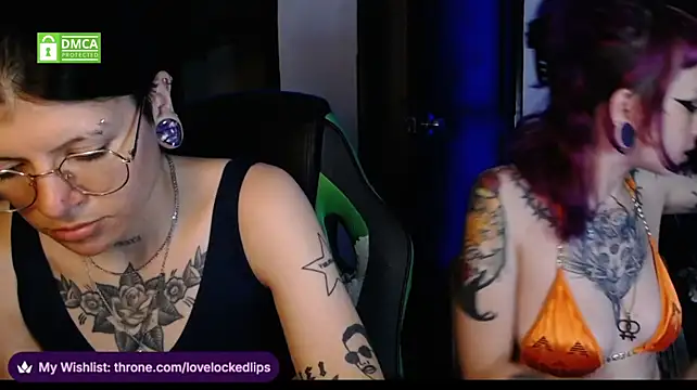 lovelockedlips stripchat live cam model