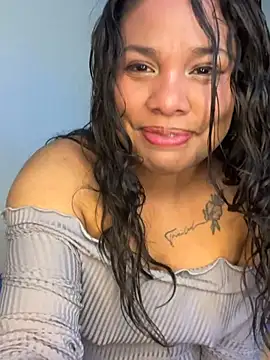 Rashell1_Queen stripchat live cam model