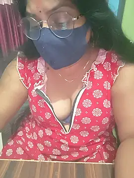 SexyRenukaa stripchat live cam model