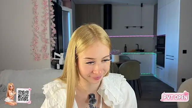 BlondieBoom stripchat live cam model