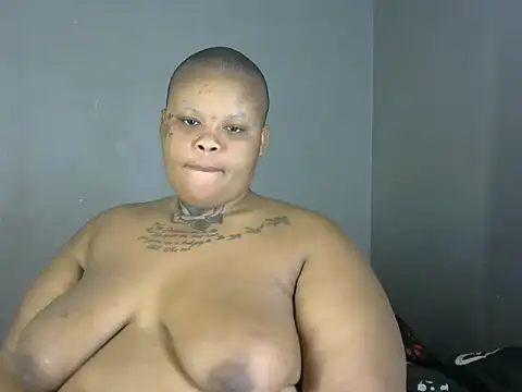 Taraj_thee_thick stripchat live cam model