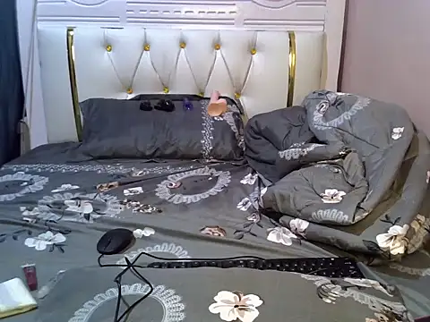 PrettyRuuby stripchat live cam model