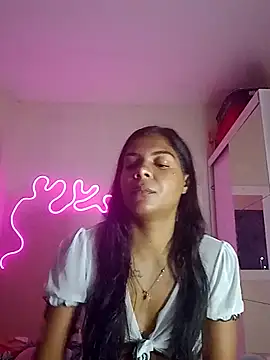 Indiazinhax stripchat live cam model