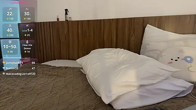 BabyMelie stripchat live cam model