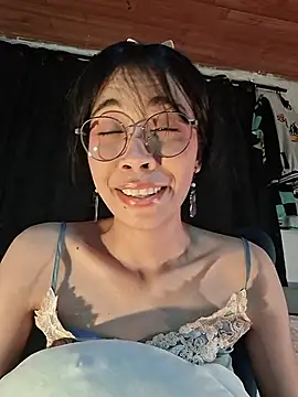 Dolli_virginpussy stripchat live cam model