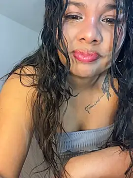 Rashell1_Queen stripchat live cam model