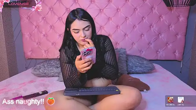 Sara-Messy stripchat live cam model