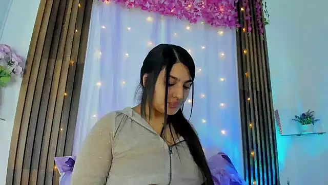 SaraAldridge stripchat live cam model