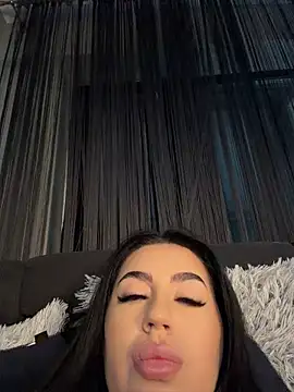 Andrestarr stripchat live cam model