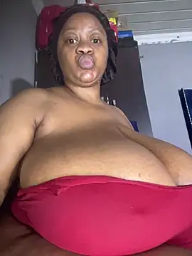 Chubbykarisma27 stripchat live cam model