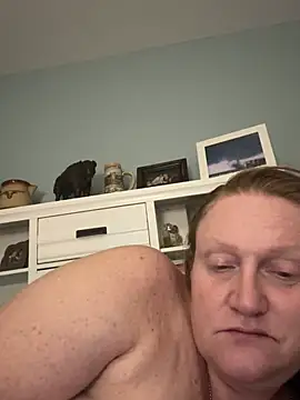 Kellilyn10 stripchat live cam model