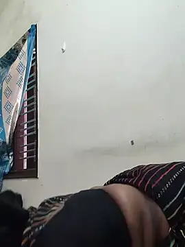 yamini1431 stripchat live cam model