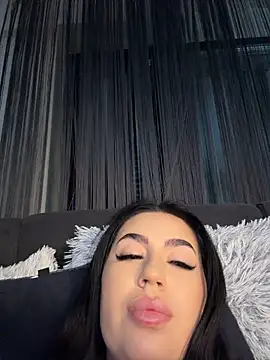 Andrestarr stripchat live cam model