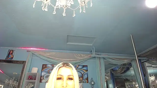 ADRIANNA_FOX stripchat live cam model