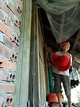 Nguyen_Emaa stripchat live cam model