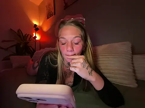 chloetease stripchat live cam model