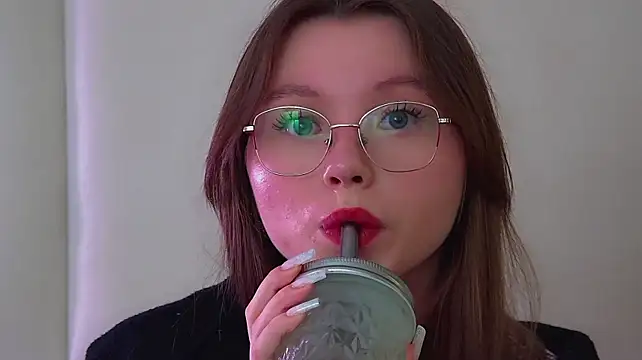 KeiraAsti stripchat live cam model