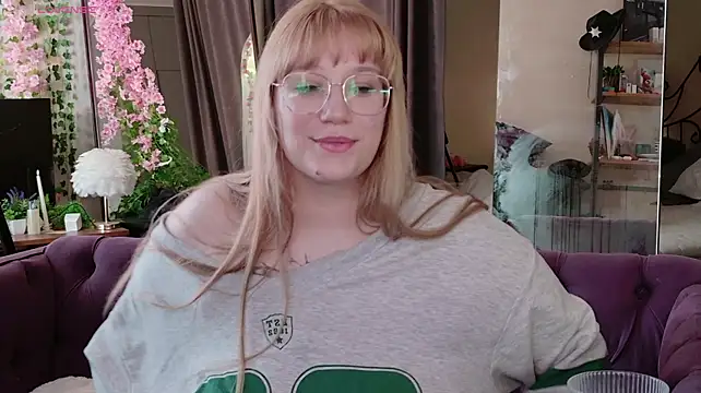 Morvelyn stripchat live cam model