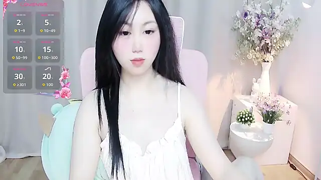 shynana stripchat live cam model