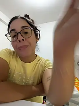 Miahoneyx stripchat live cam model