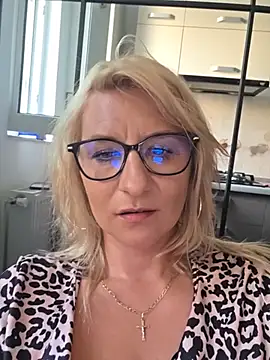KaylinJan stripchat live cam model