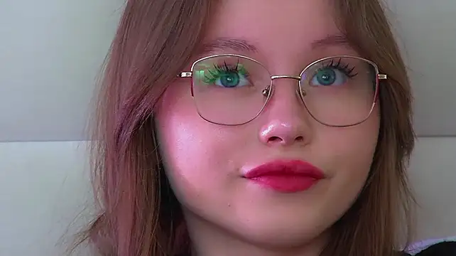 KeiraAsti stripchat live cam model