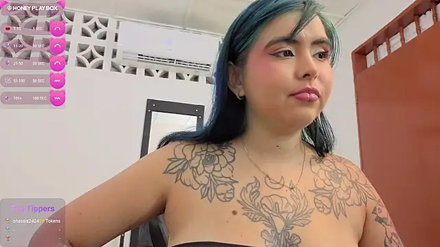 Hinatta-Tatto1 stripchat live cam model