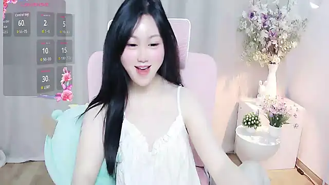 shynana stripchat live cam model