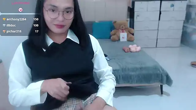 zhaviahale21 stripchat live cam model