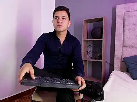 Hey_Noaah stripchat live cam model