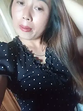 trieuhoaly stripchat live cam model