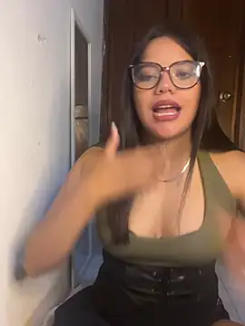 cherryluna022 stripchat live cam model