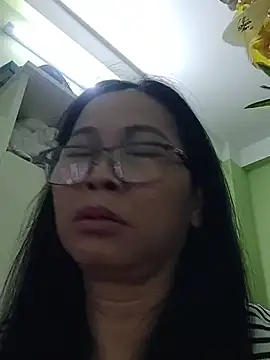 Hangem111 stripchat live cam model