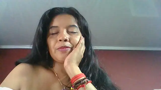 DianaOchoa_ stripchat live cam model