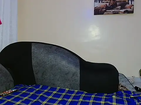 -sexy-mila- stripchat live cam model