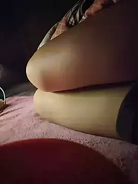 -Tara-a stripchat live cam model