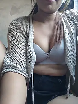 BuiThi2 stripchat live cam model