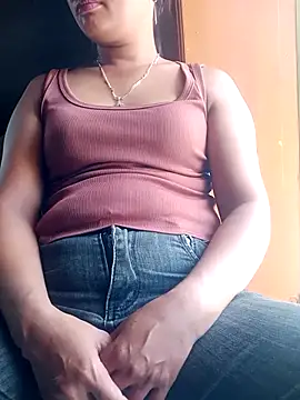 Coke2002 stripchat live cam model