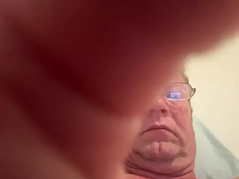 Goldenbear3111 stripchat live cam model