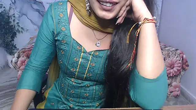 Deevisha-queen stripchat live cam model