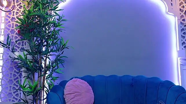 MilaKunnis_ stripchat live cam model