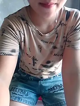 NiRaRa1 stripchat live cam model