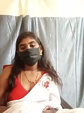 Keerthi_143 stripchat live cam model