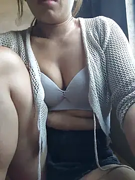 BuiThi2 stripchat live cam model