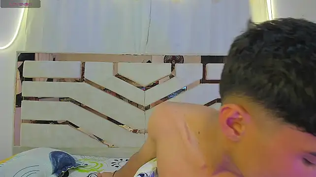 ADRIAN_LUUST stripchat live cam model