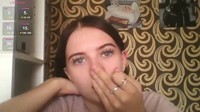KikiAmino stripchat live cam model
