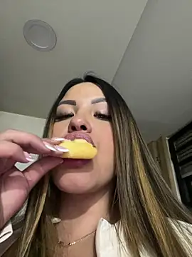sexyyykloee stripchat live cam model