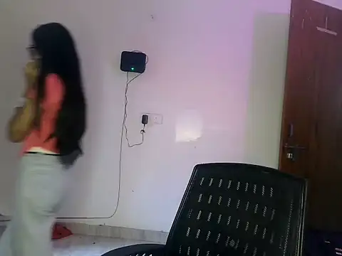 DESI_Siya stripchat live cam model