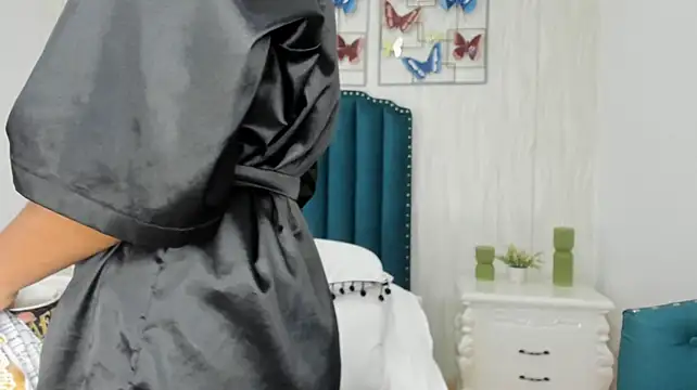 ChikiBom28 stripchat live cam model
