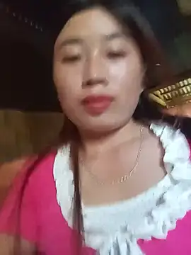 trieuhoaly stripchat live cam model